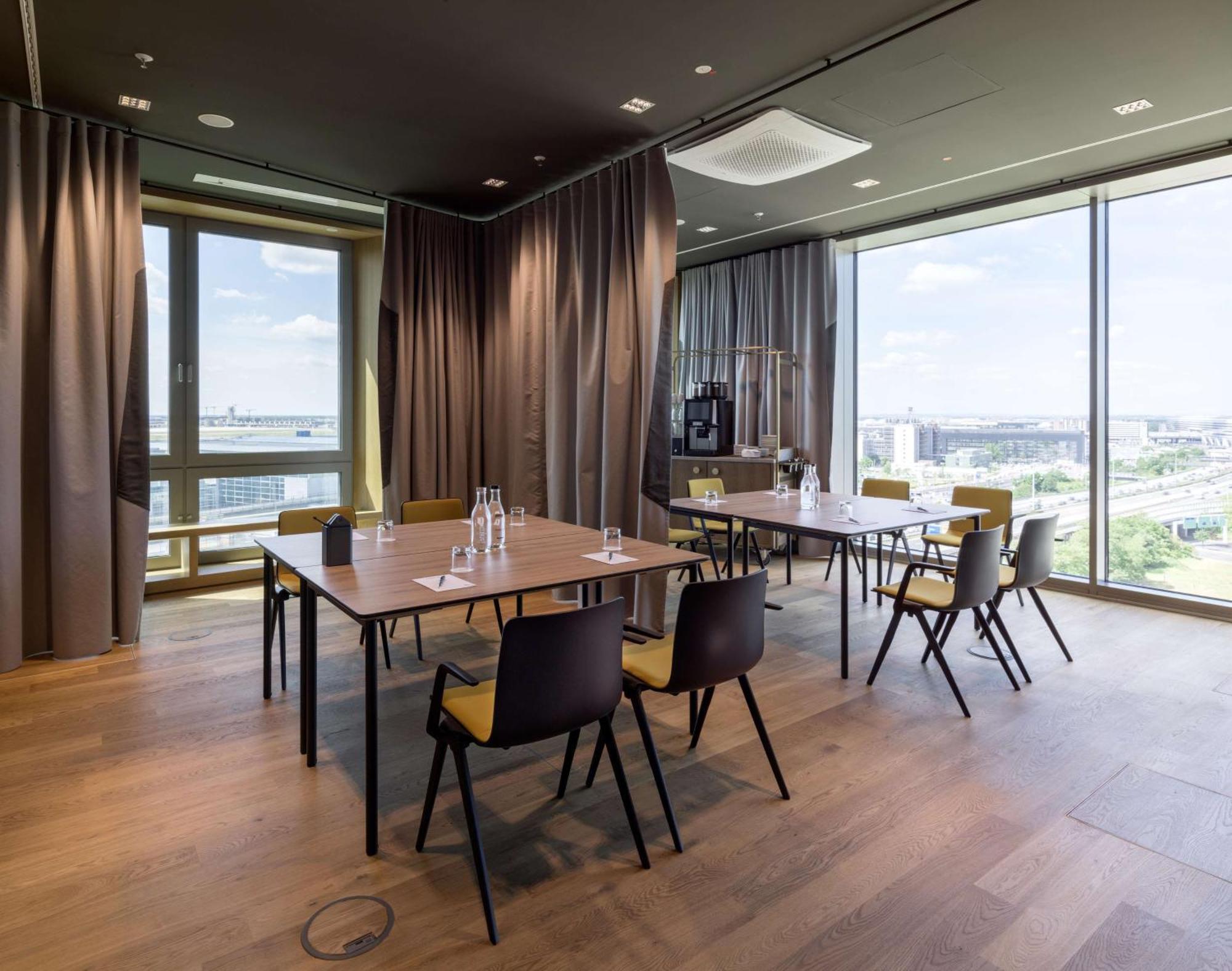 B'Mine Hotel Frankfurt Airport Frankfurt am Main ภายนอก รูปภาพ