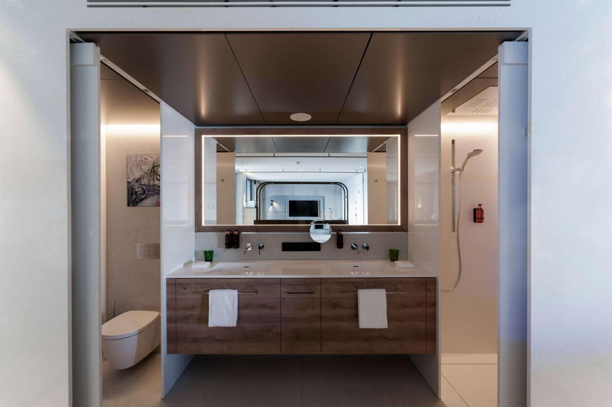 B'Mine Hotel Frankfurt Airport Frankfurt am Main ภายนอก รูปภาพ
